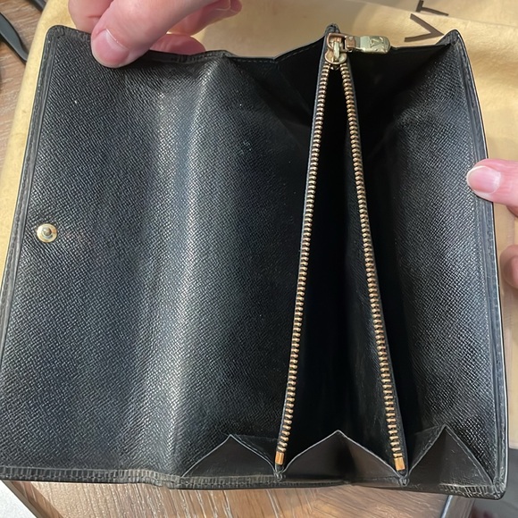 Louis Vuitton Epi Sarah long wallet with snap - authentic - Picture 8 of 9